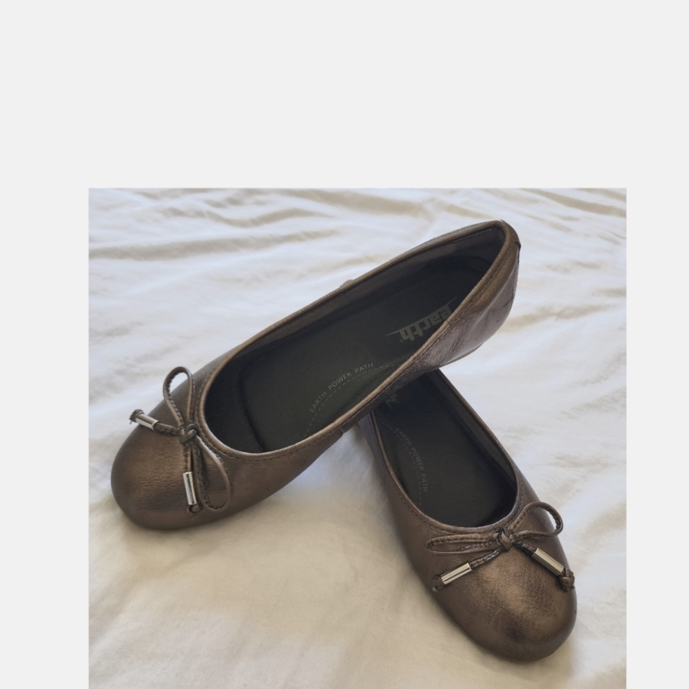 Earth Alina Women's Slip, Platinum Santos Medium Tipping Soft Leather, Size 5.5